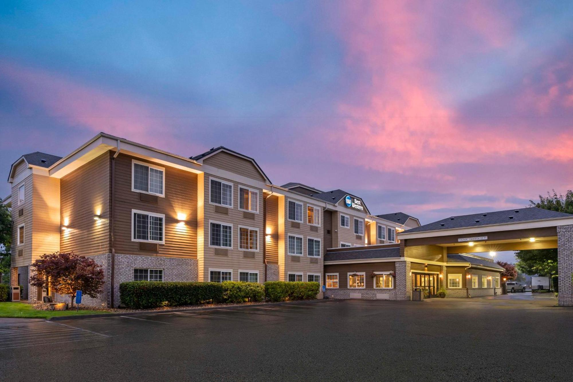 Best Western Columbia River Waterfront Hotel Astoria Exterior photo